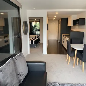 Apartment Midnight Luxe: Chic Braddon With Pool And Sauna, Canberra